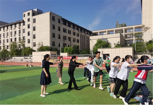 上饶市平安义警协会走进上饶市三中开展考前心理拓展活动