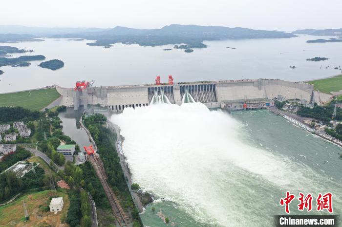 时值国庆中秋双节期间,面对这场通水以来最严峻的防