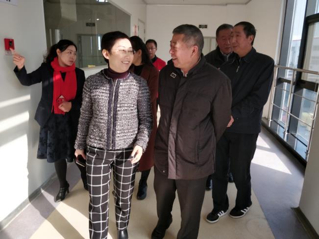 并与洽洽食品股份有限公司董事长陈先保,合肥华泰集团董事长陈冬梅等