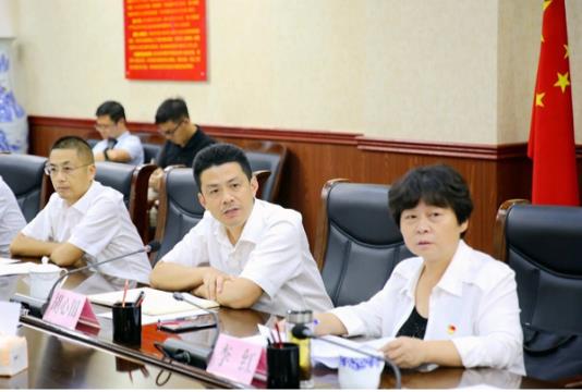 该项工作由李红同志和周小凤同志牵头,调度好相关部门,提前准备好相应