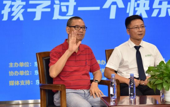 庄荣辉教授(左),余军(右)