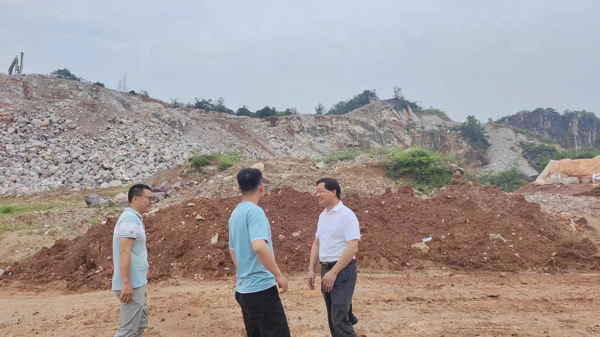 江西省乐平市众埠镇修复废弃矿山做美生态文章翻开营商篇章